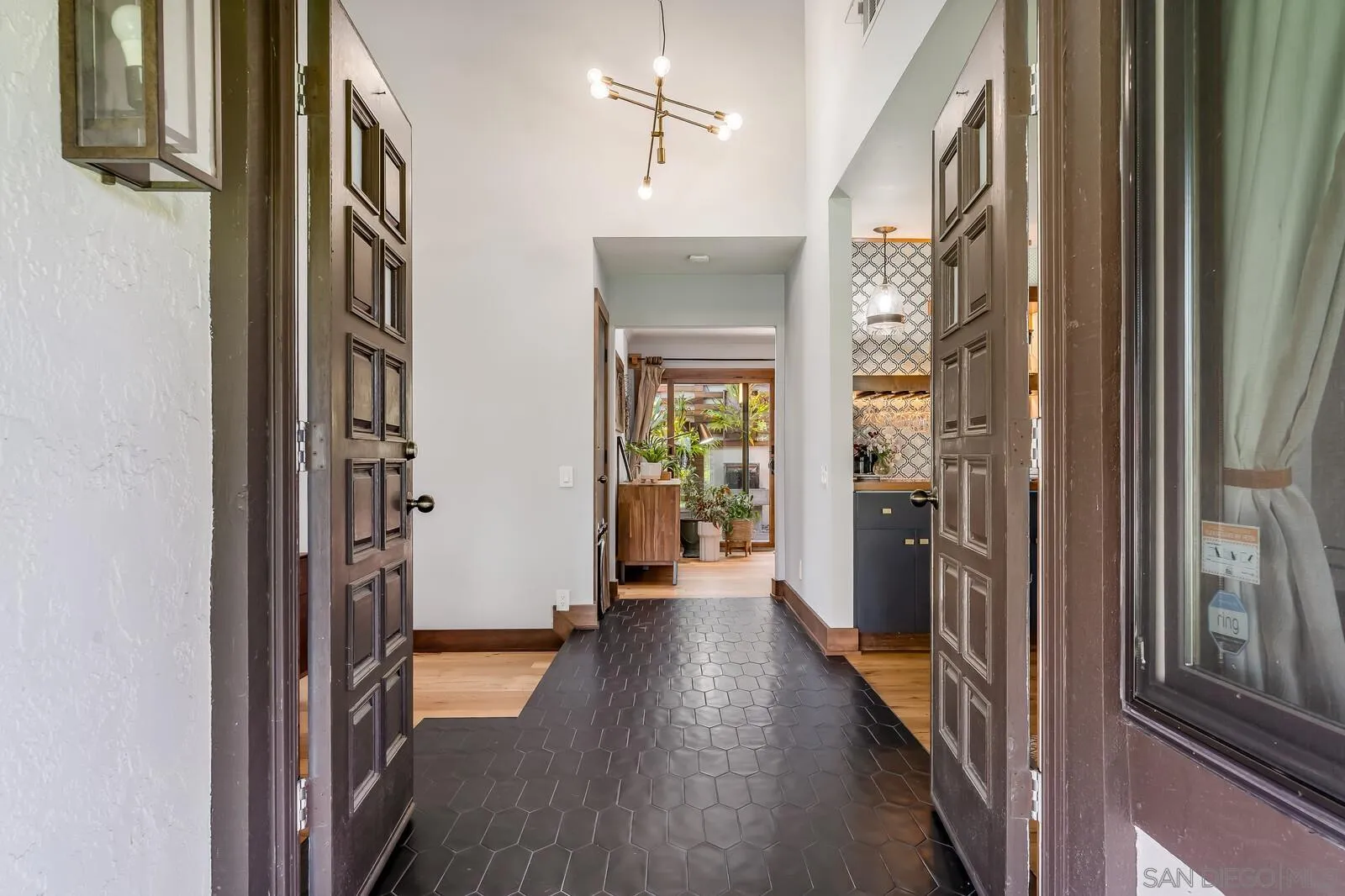 Photo #2: 240012354 Listing 