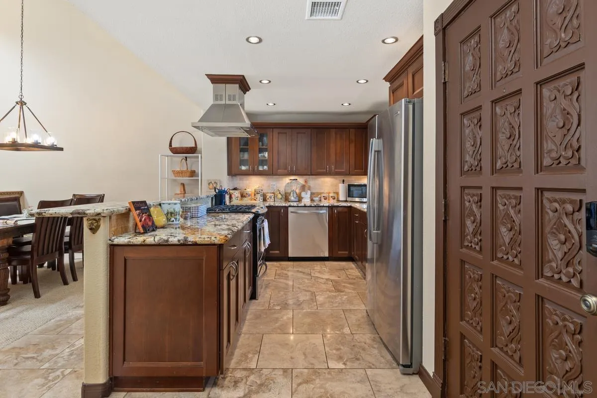 Photo #5: 240012405 Listing 