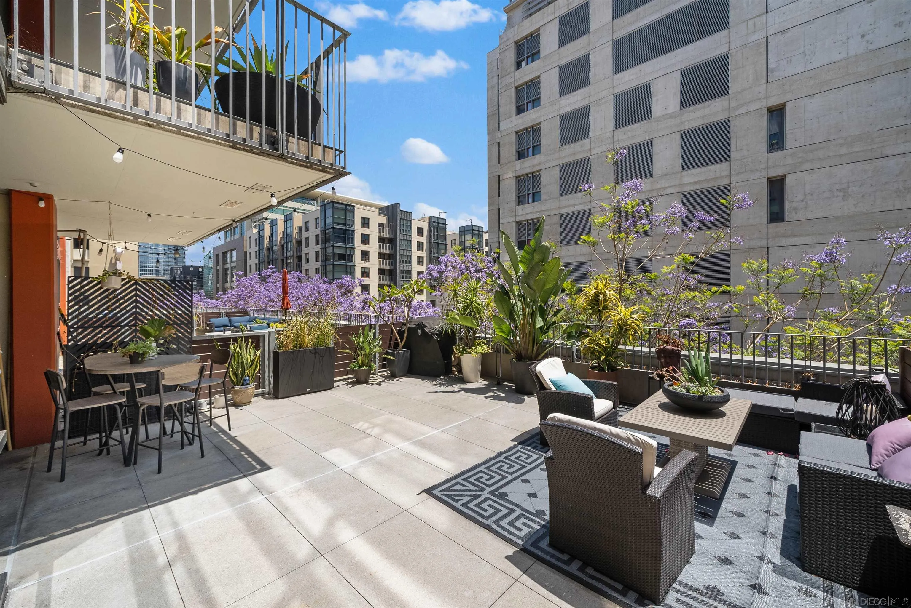 https://cdn.realtyfeed.com/cdn/127/240012430/2e9ac9c6d81cfc6b561d31ce6e24804f.webp