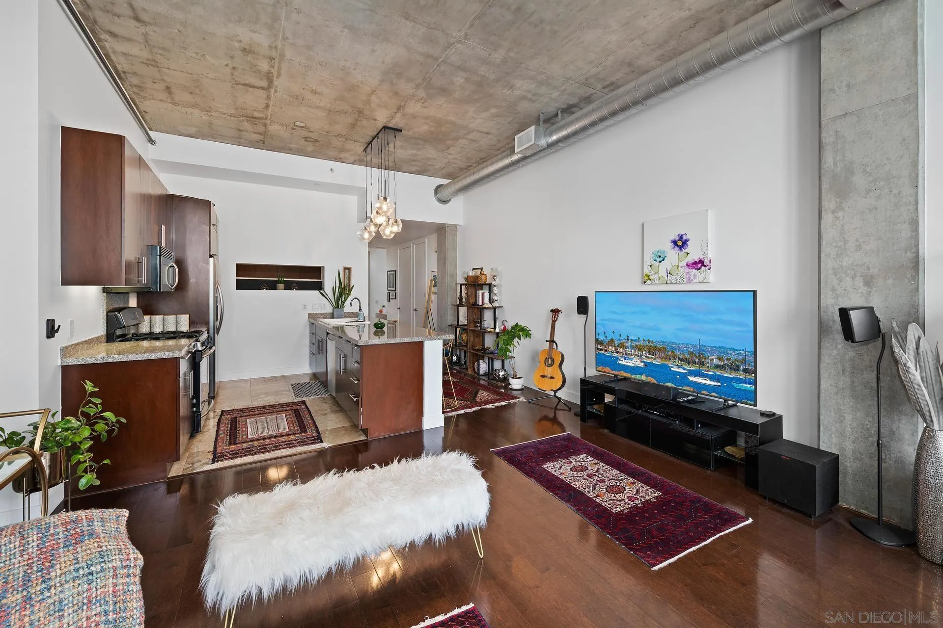 Photo #3: 240012633 Listing 