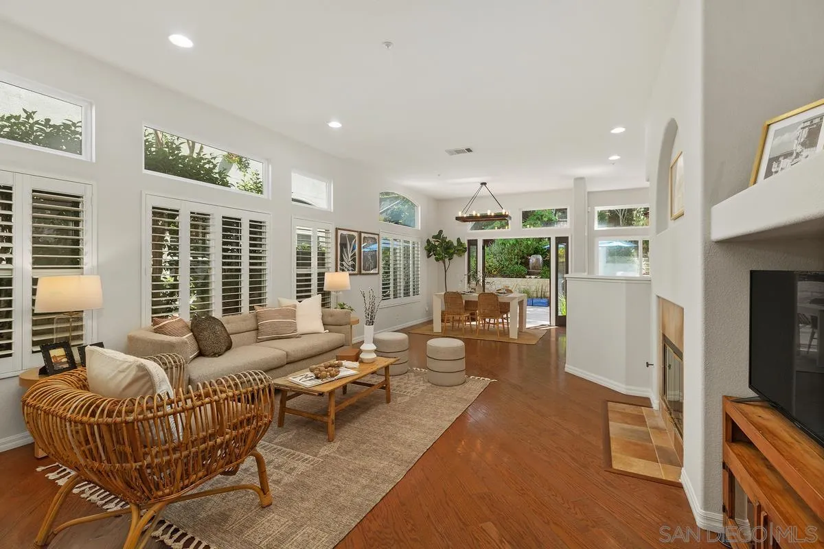Photo #2: 240012640 Listing 