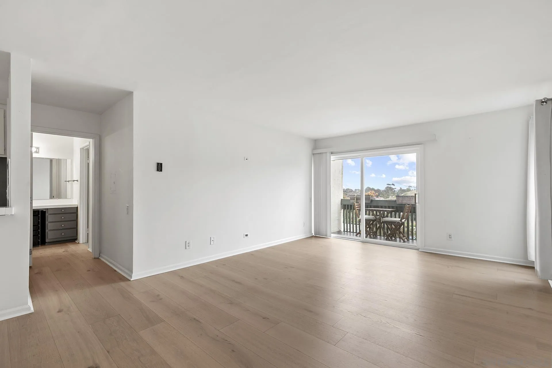 Photo #6: 240012650 Listing 