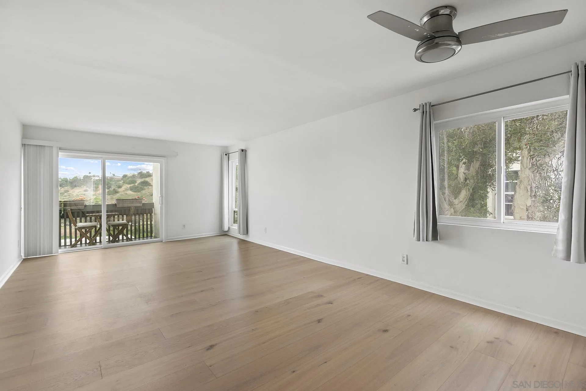 Photo #4: 240012650 Listing 