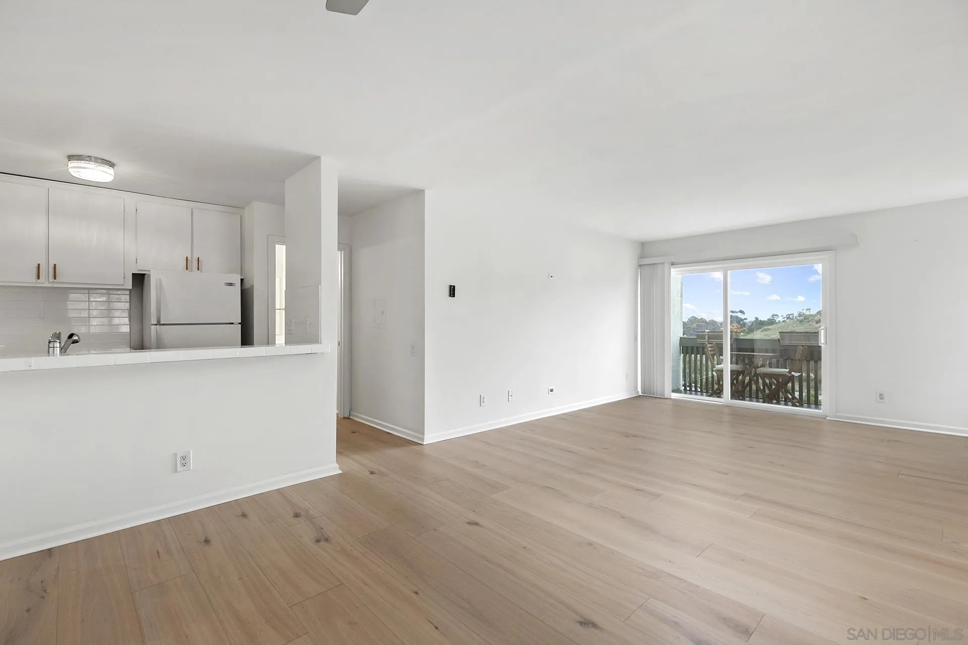 Photo #5: 240012650 Listing 