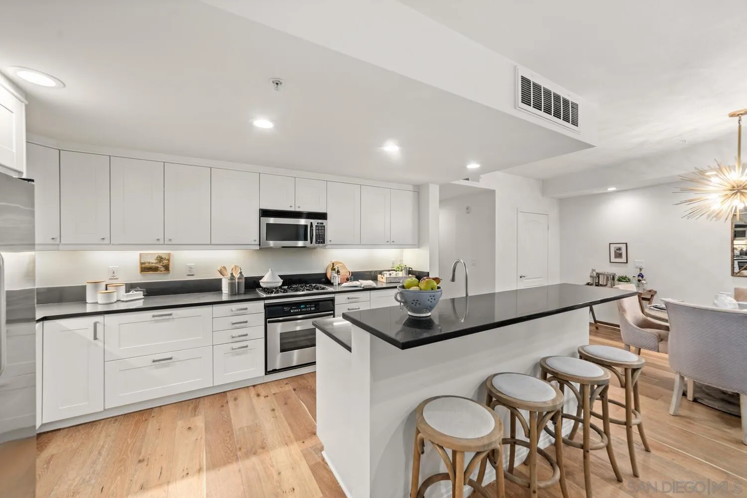 Photo #4: 240012675 Listing 