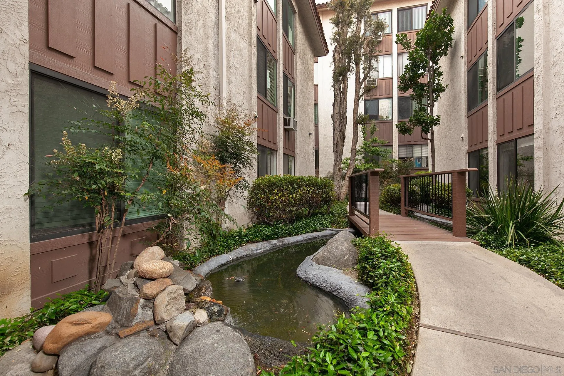 Photo #2: 240012688 Listing 