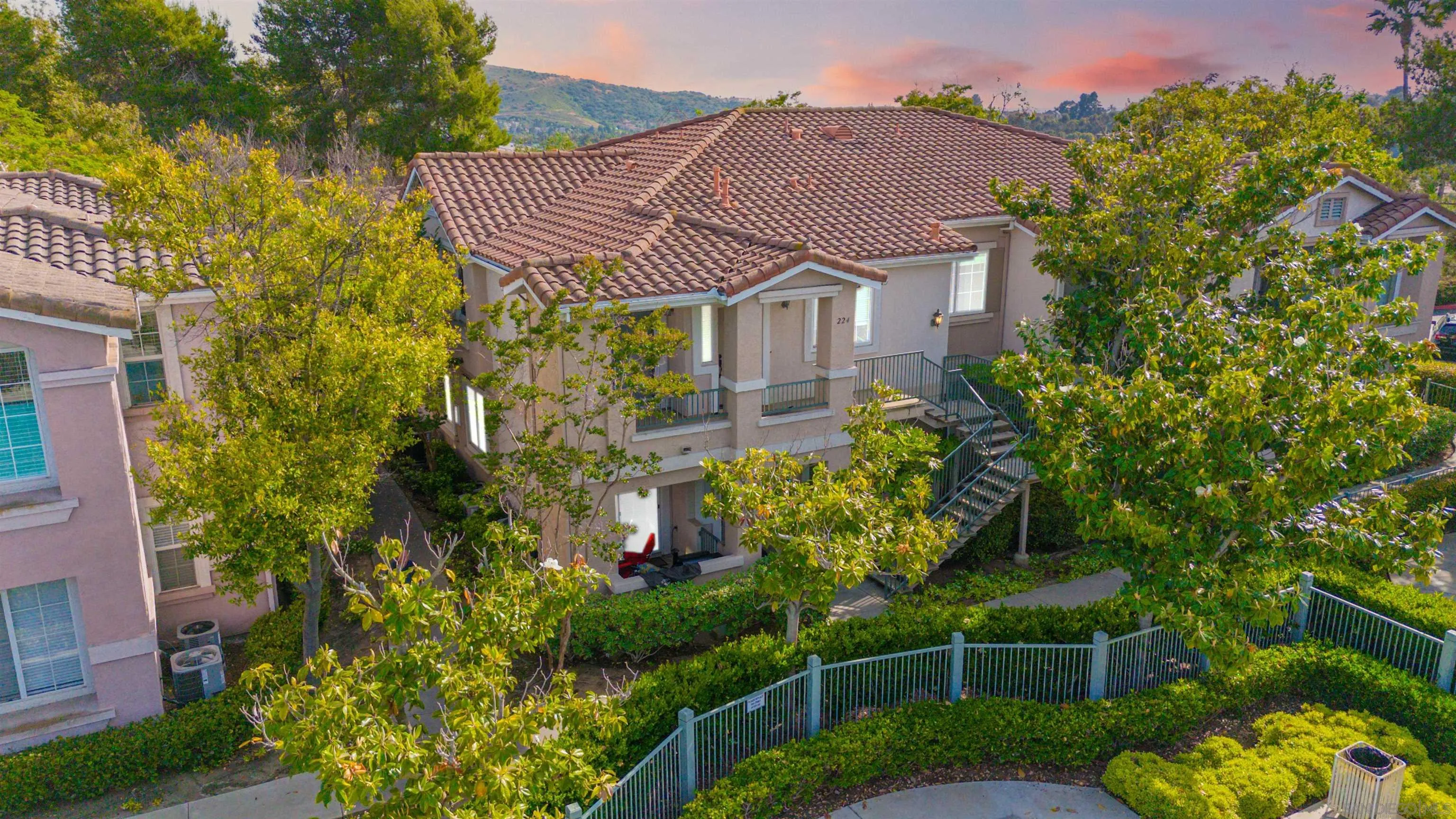 Photo #4: 240012709 Listing 