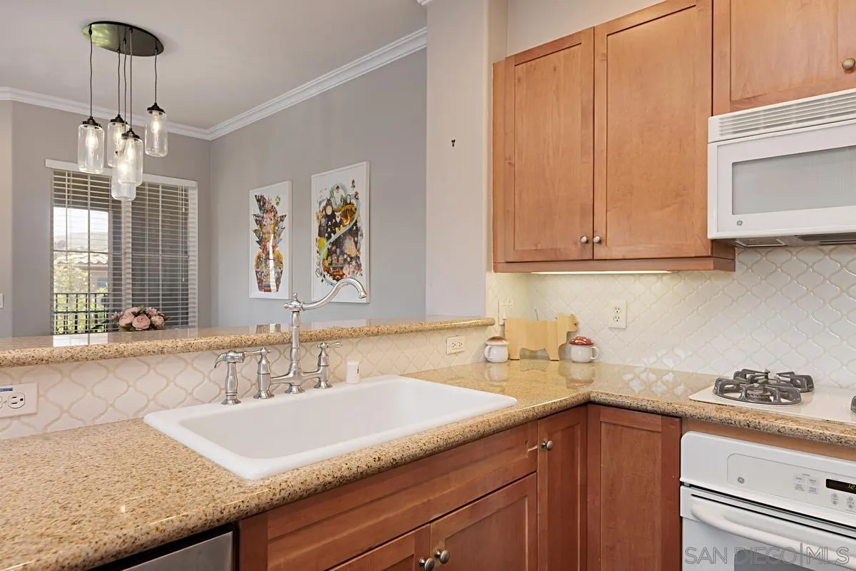 https://cdn.realtyfeed.com/cdn/127/240012719/7771ff3668e88f2b30fa1394677cf0e8.webp