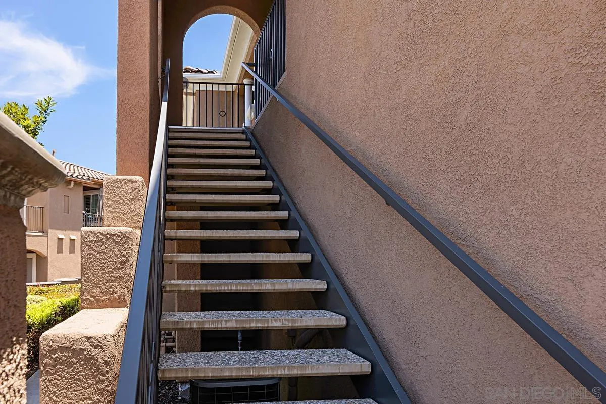 Photo #4: 240012719 Listing 