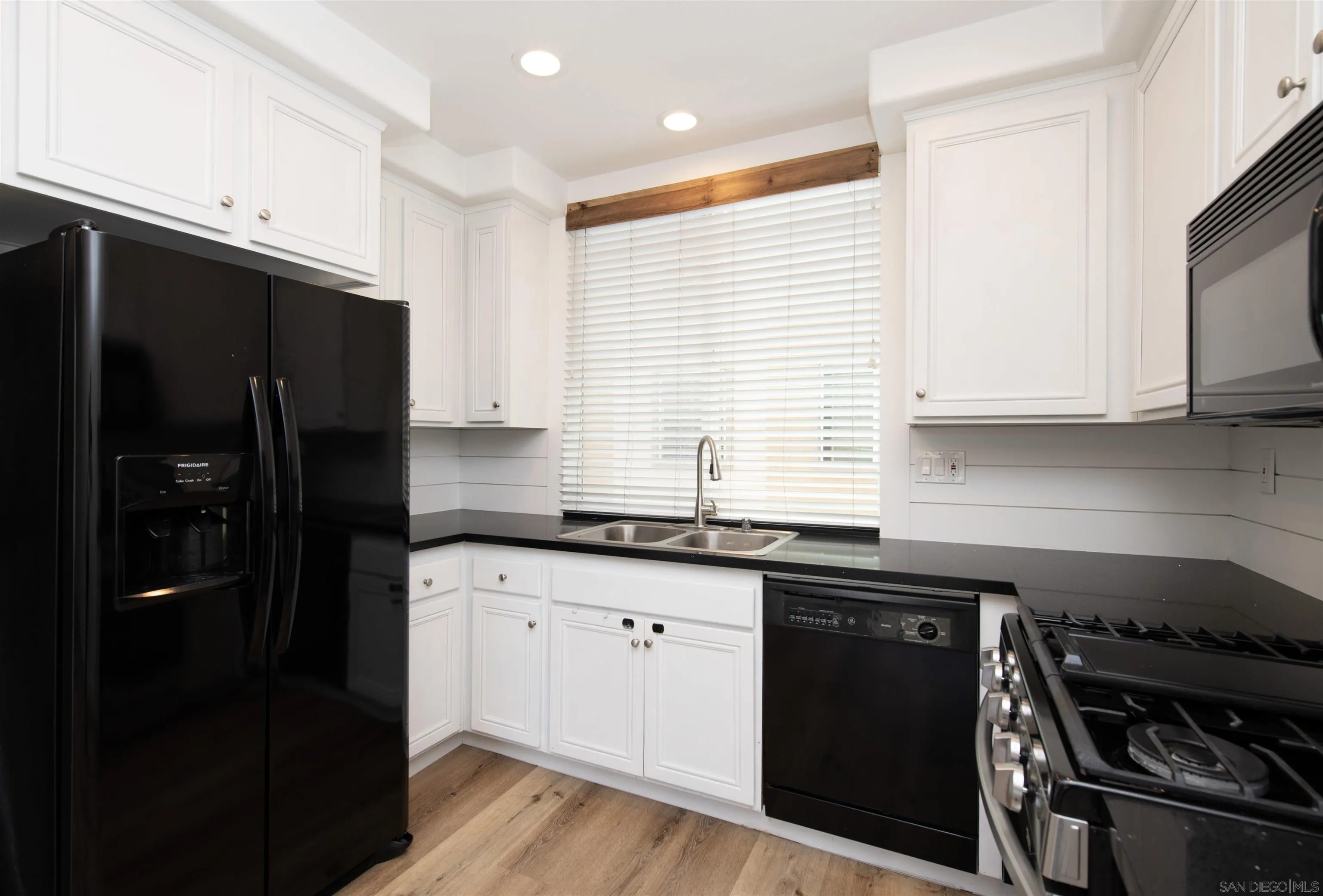 Photo #6: 240012764 Listing 