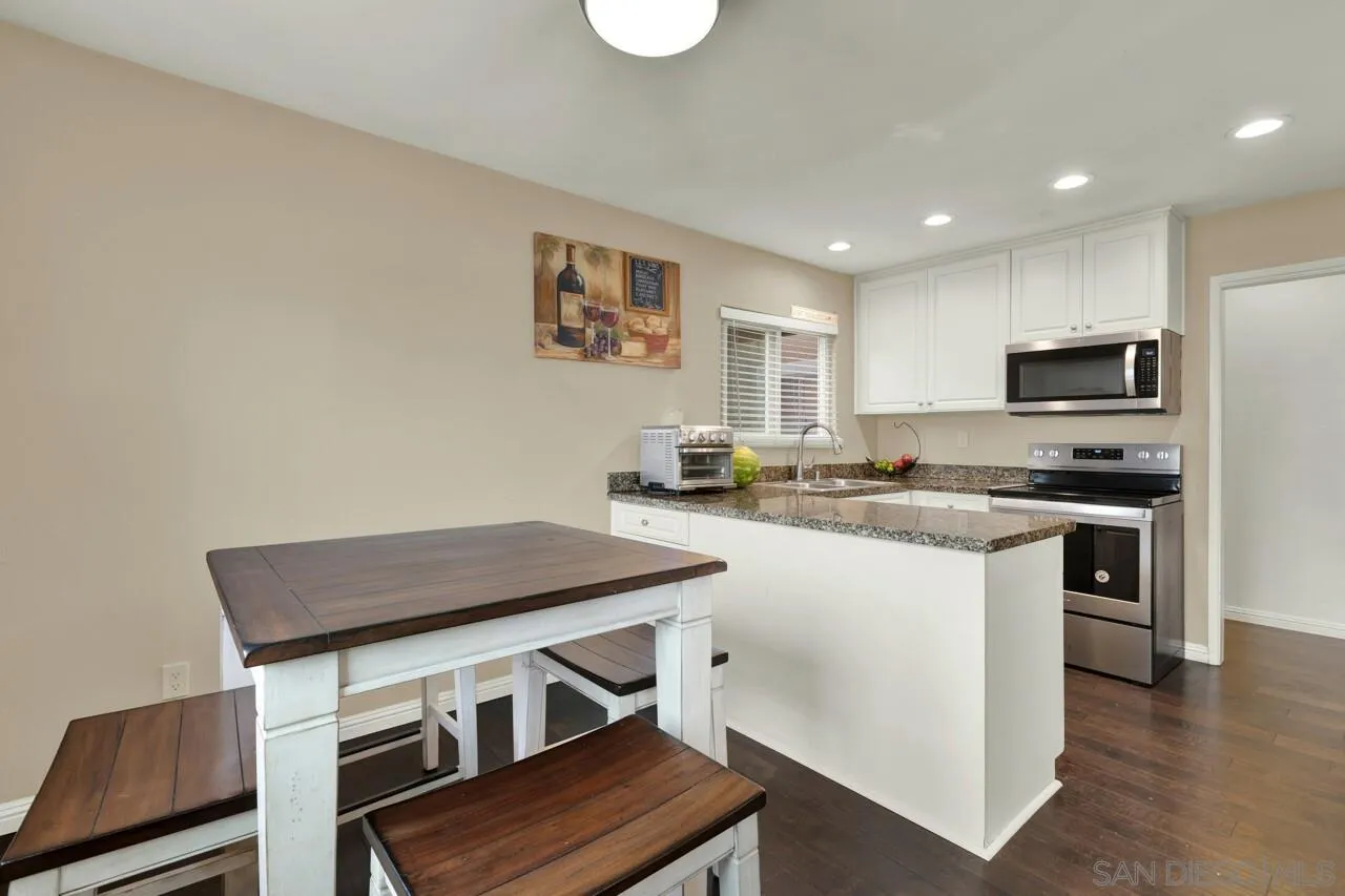 Photo #2: 240012815 Listing 