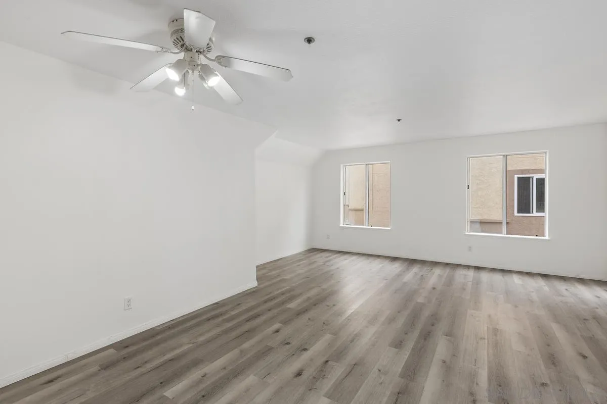 Photo #3: 240012940 Listing 