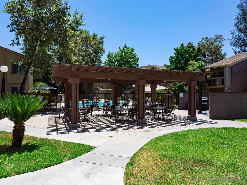Photo #3: 240012985 Listing 