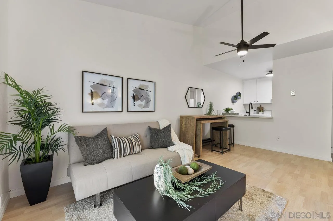 Photo #2: 240012991 Listing 