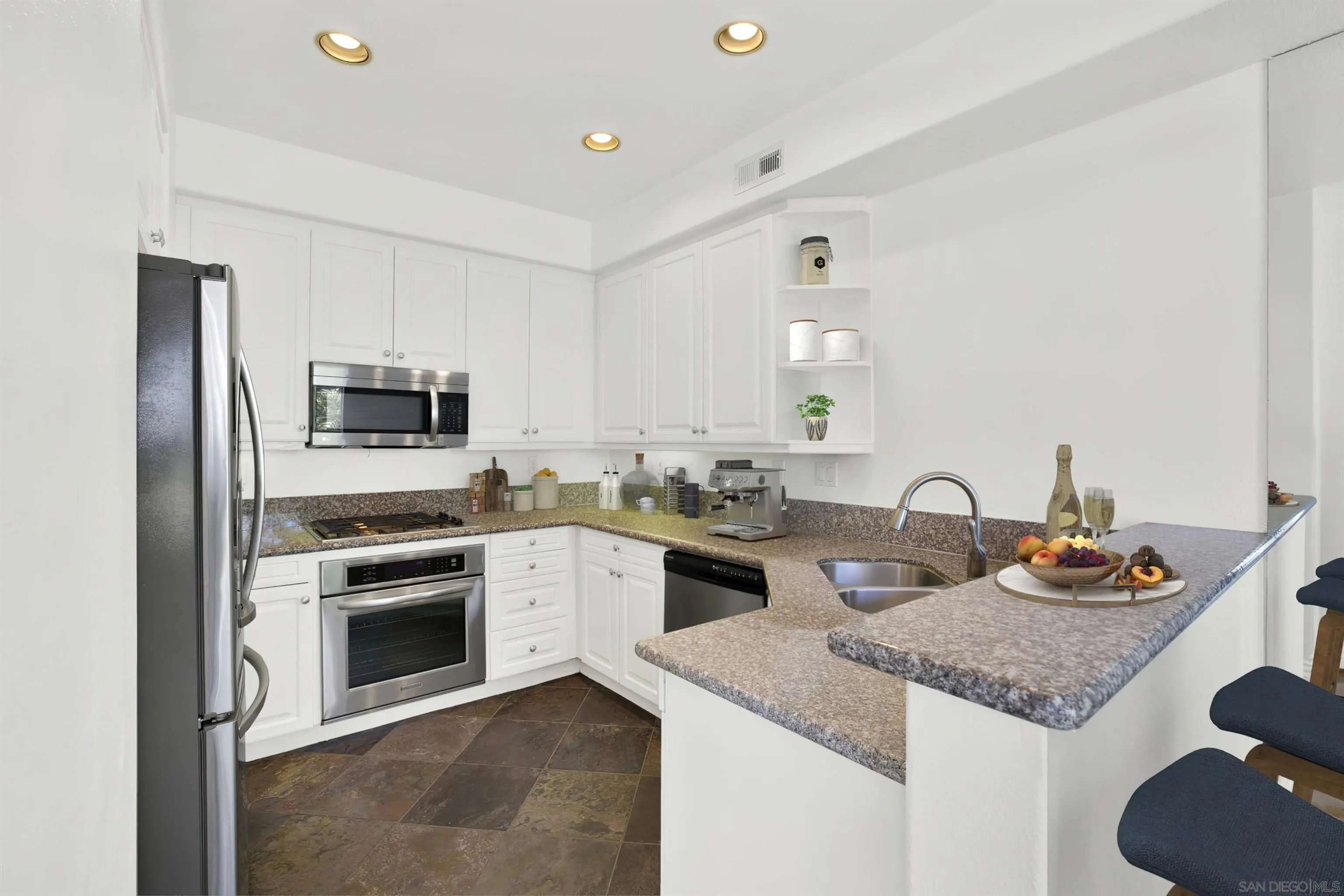 Photo #5: 240012998 Listing 