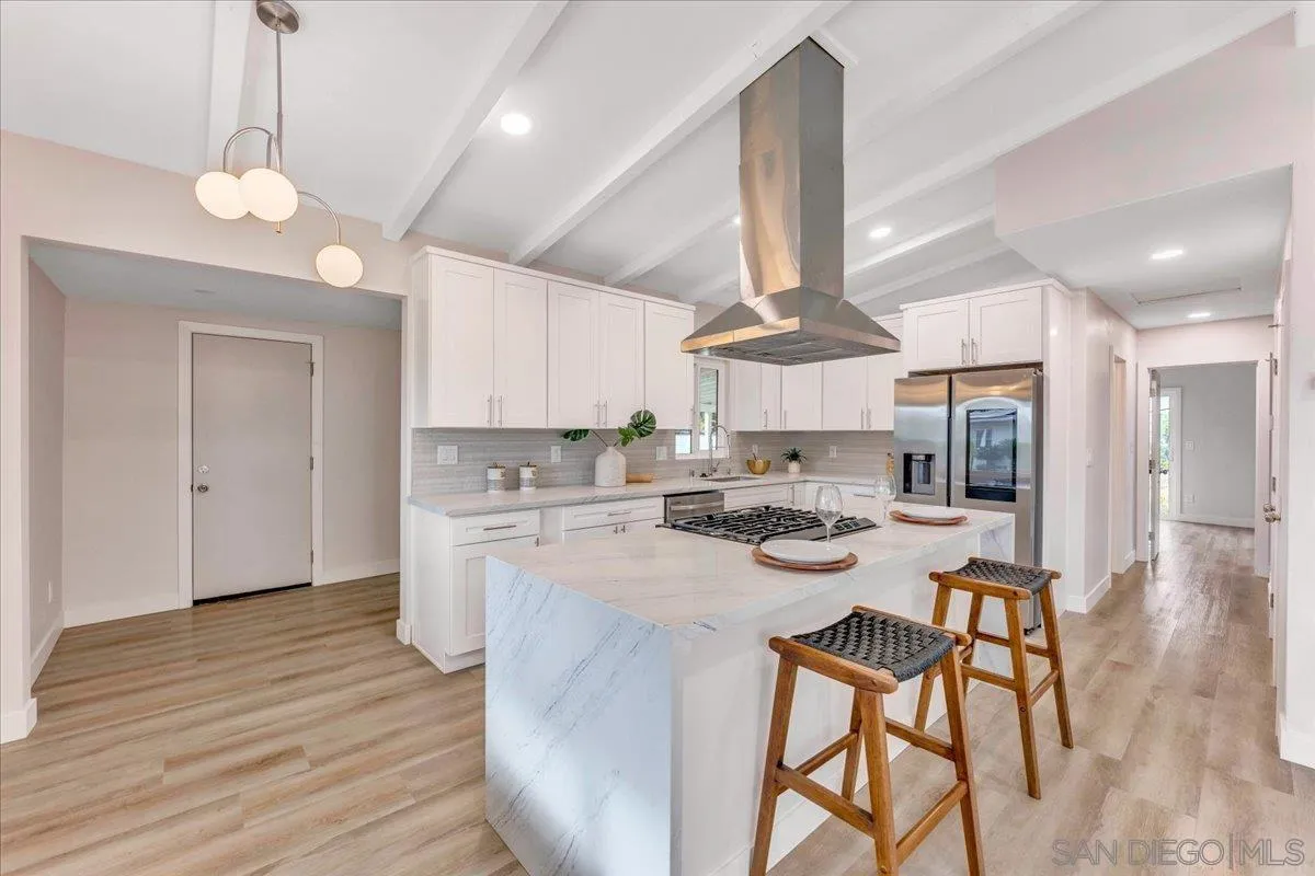 https://cdn.realtyfeed.com/cdn/127/240013013/493b16b48a238660304e286b2444c842.webp