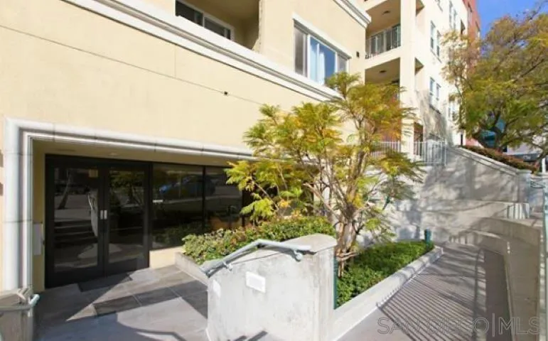 Photo #3: 240013060 Listing 