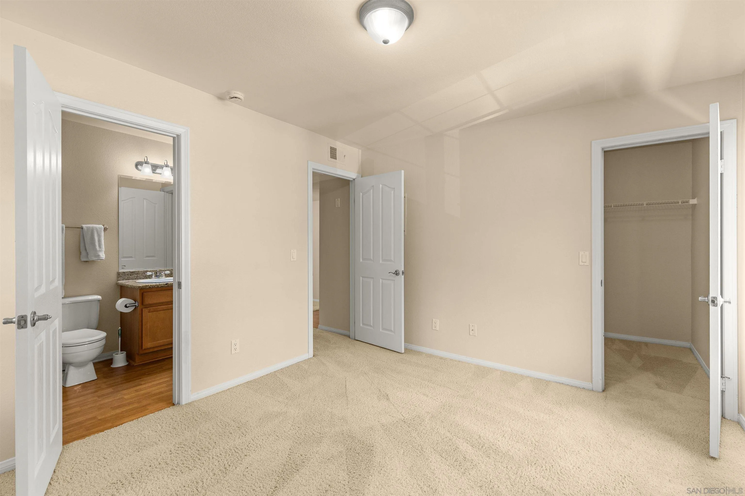 https://cdn.realtyfeed.com/cdn/127/240013069/8ed55f7fa7156bec2ecf6e8937ae038d.webp