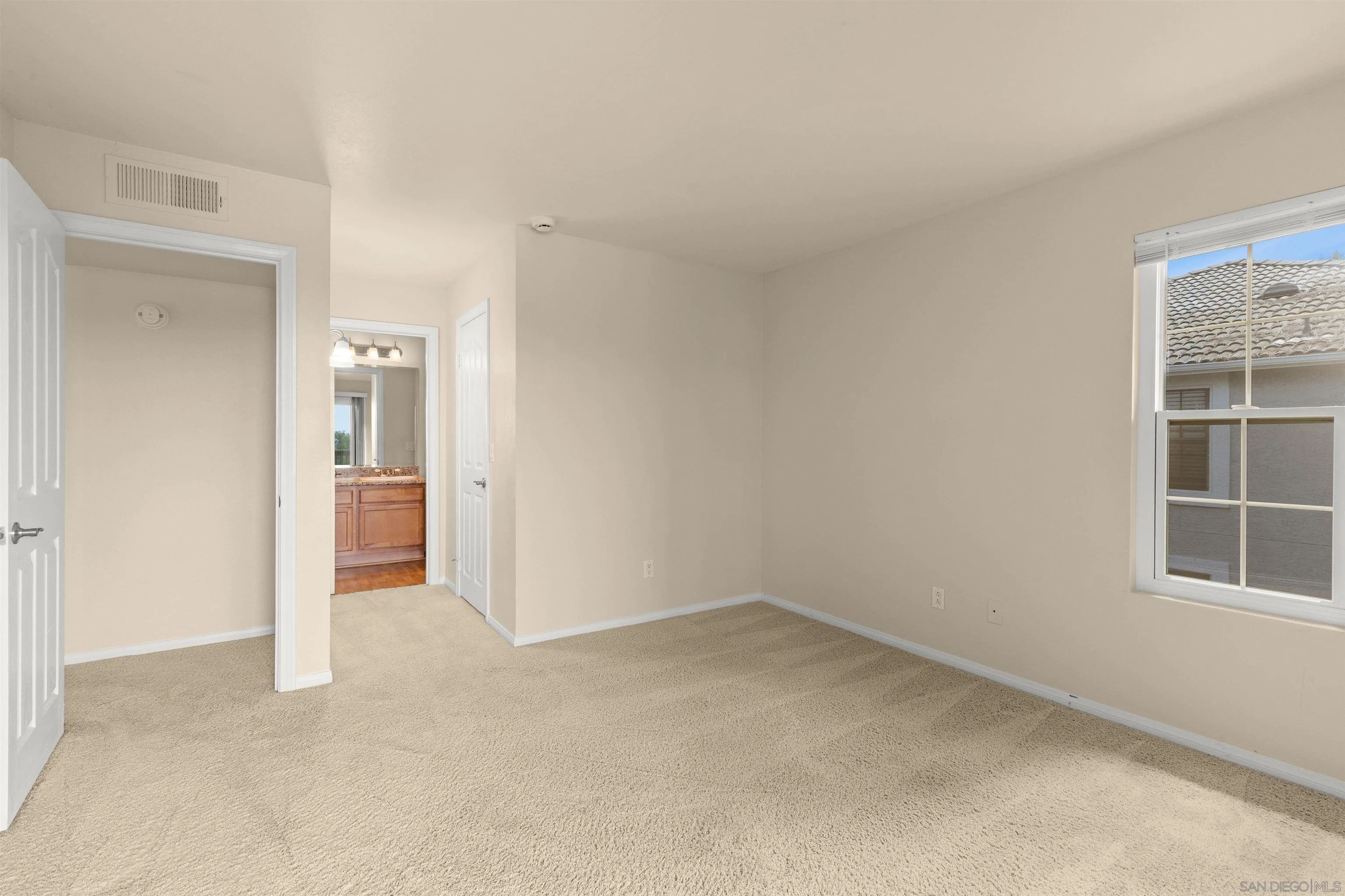 https://cdn.realtyfeed.com/cdn/127/240013069/b5e5085a6d102c56bfe3b9ff07f43ceb.webp