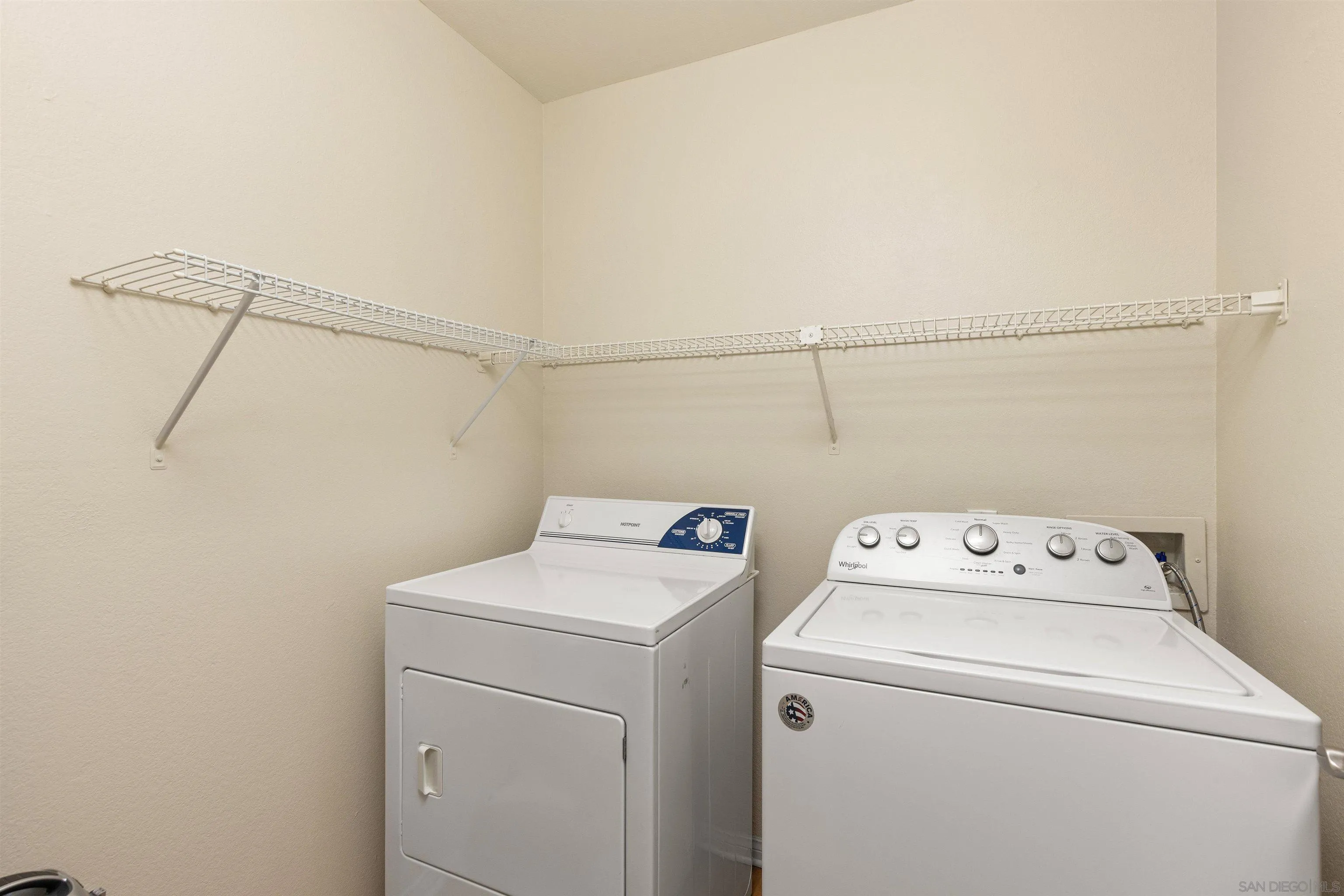 https://cdn.realtyfeed.com/cdn/127/240013069/ca60a4b165d2090e5eaa67c07d001e23.webp