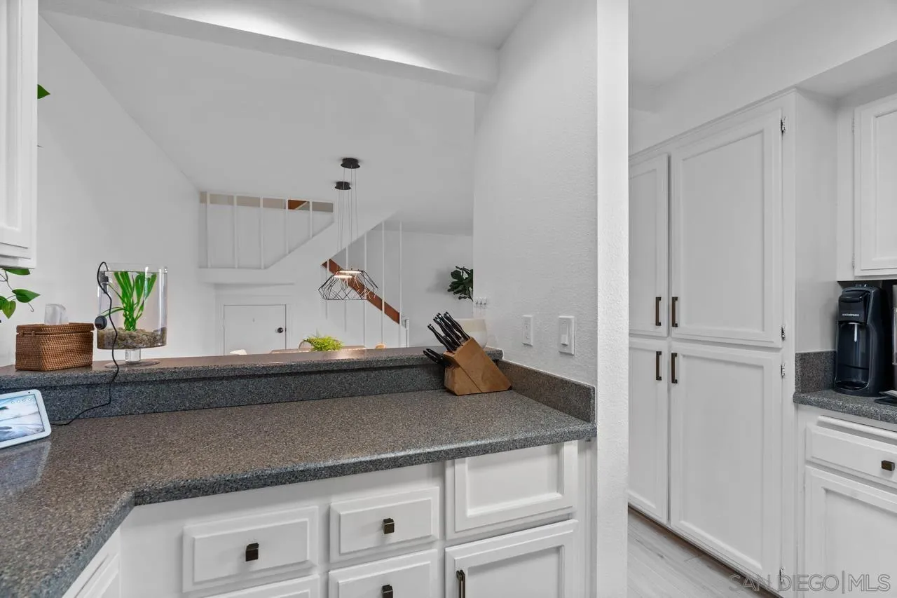 https://cdn.realtyfeed.com/cdn/127/240013410/b5d8ffd5bbd383a4ad64d49874afbf0e.webp