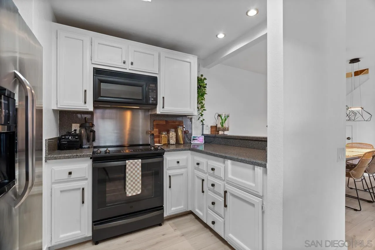 https://cdn.realtyfeed.com/cdn/127/240013410/d34afa05aaecb7f869a16e024ac7e590.webp