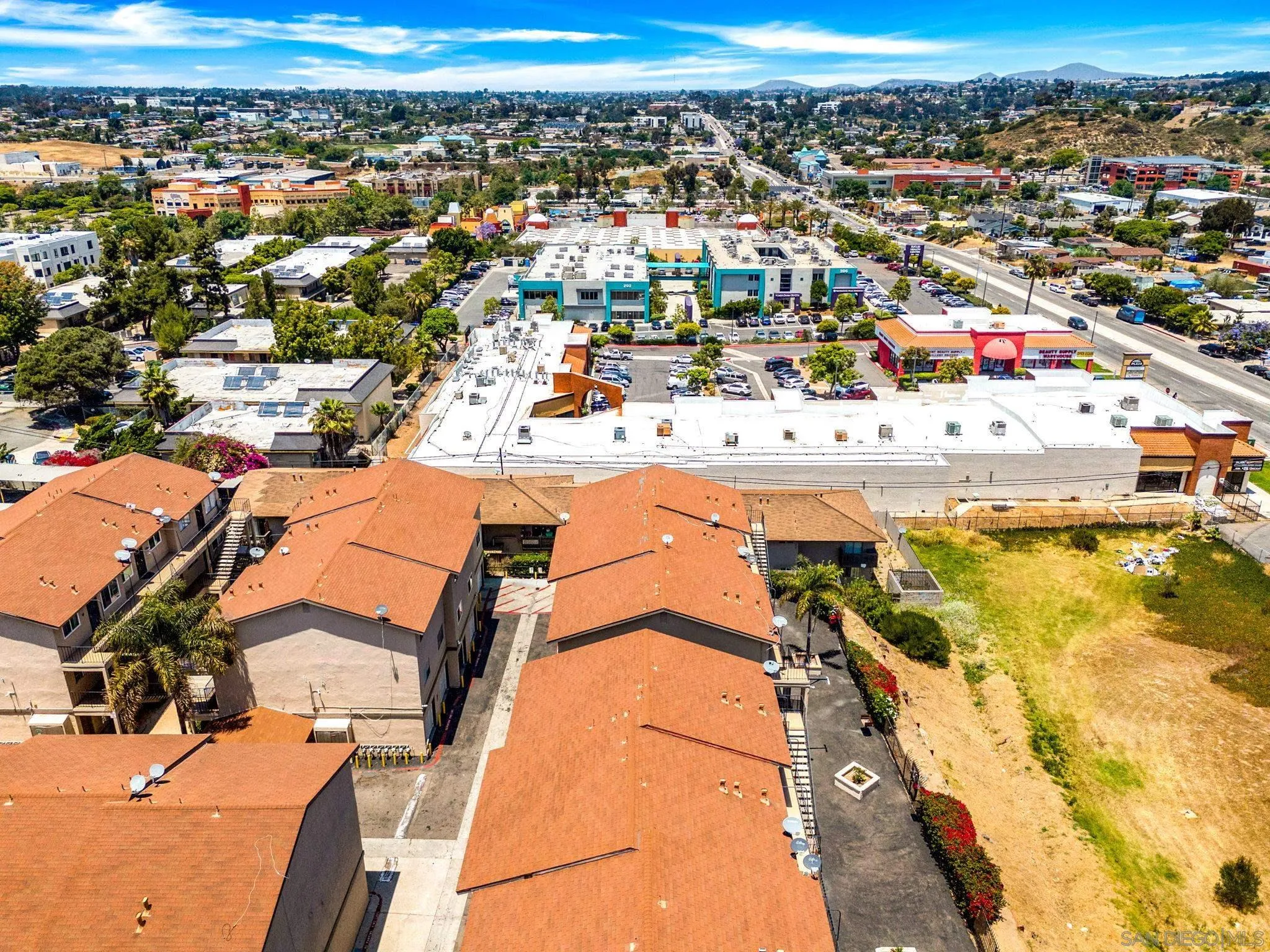 https://cdn.realtyfeed.com/cdn/127/240013416/0d76025004fbf724dfe5ad0326ade035.webp