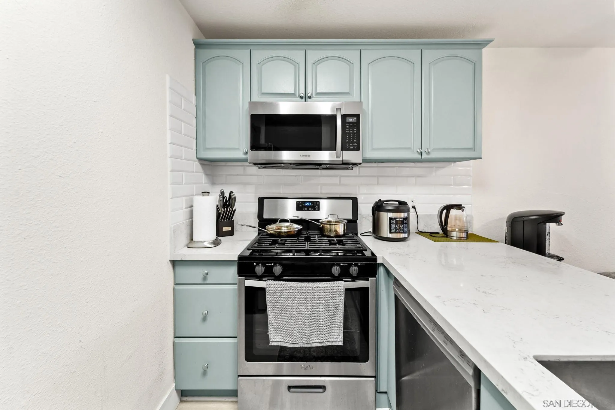 https://cdn.realtyfeed.com/cdn/127/240013416/404600422144c2e0e95d2f2277f132ff.webp