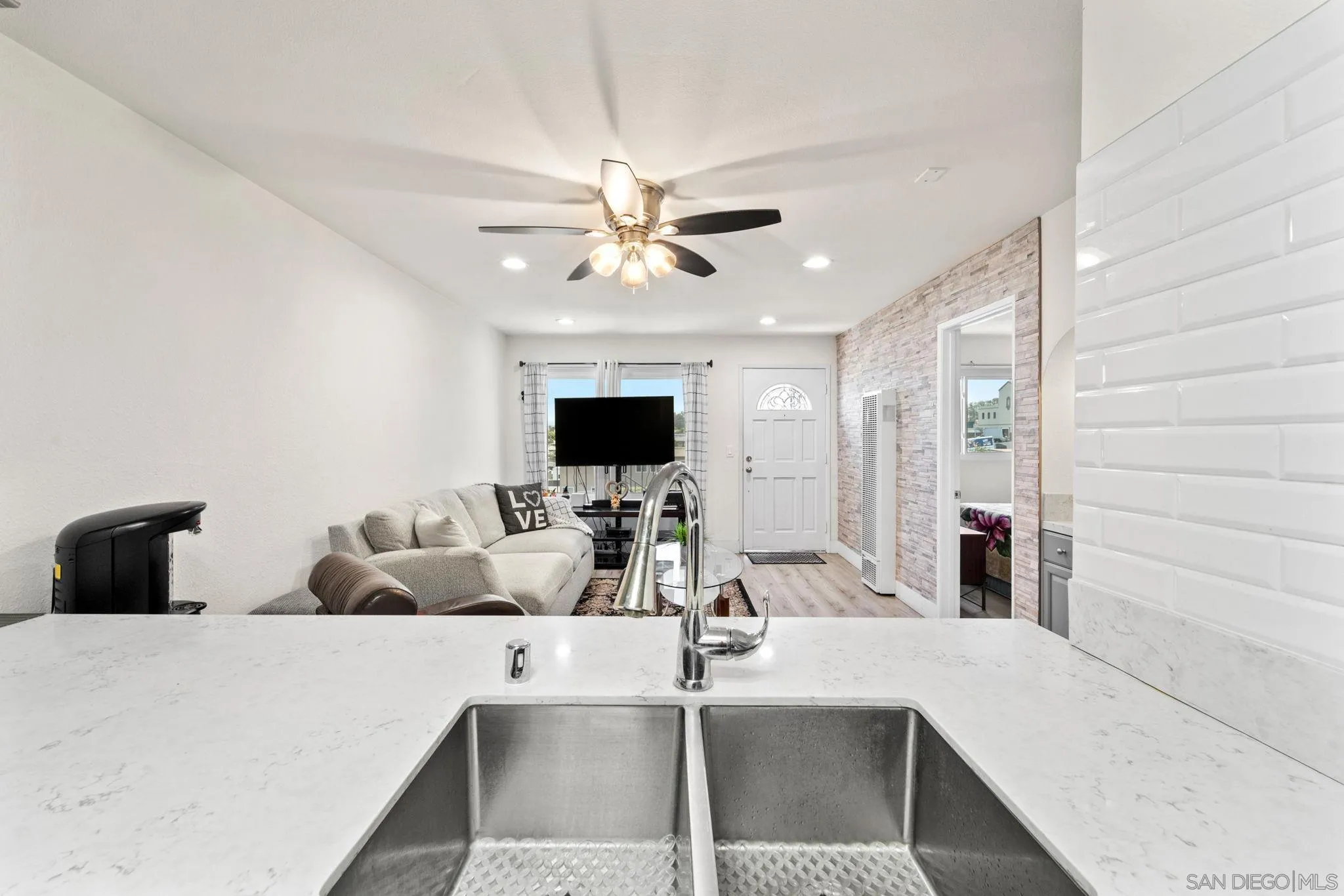 https://cdn.realtyfeed.com/cdn/127/240013416/6b28bd8be5b9f3260eb93a45f7c12401.webp