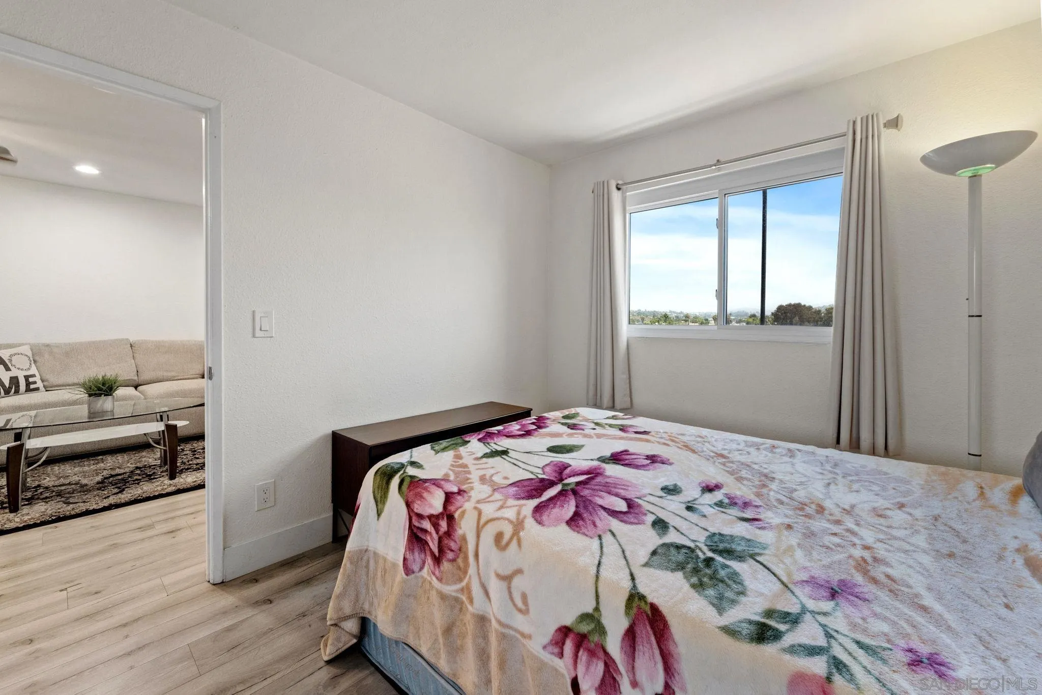 https://cdn.realtyfeed.com/cdn/127/240013416/8f5fb6b319d3e4a9aed843a8f5134df9.webp