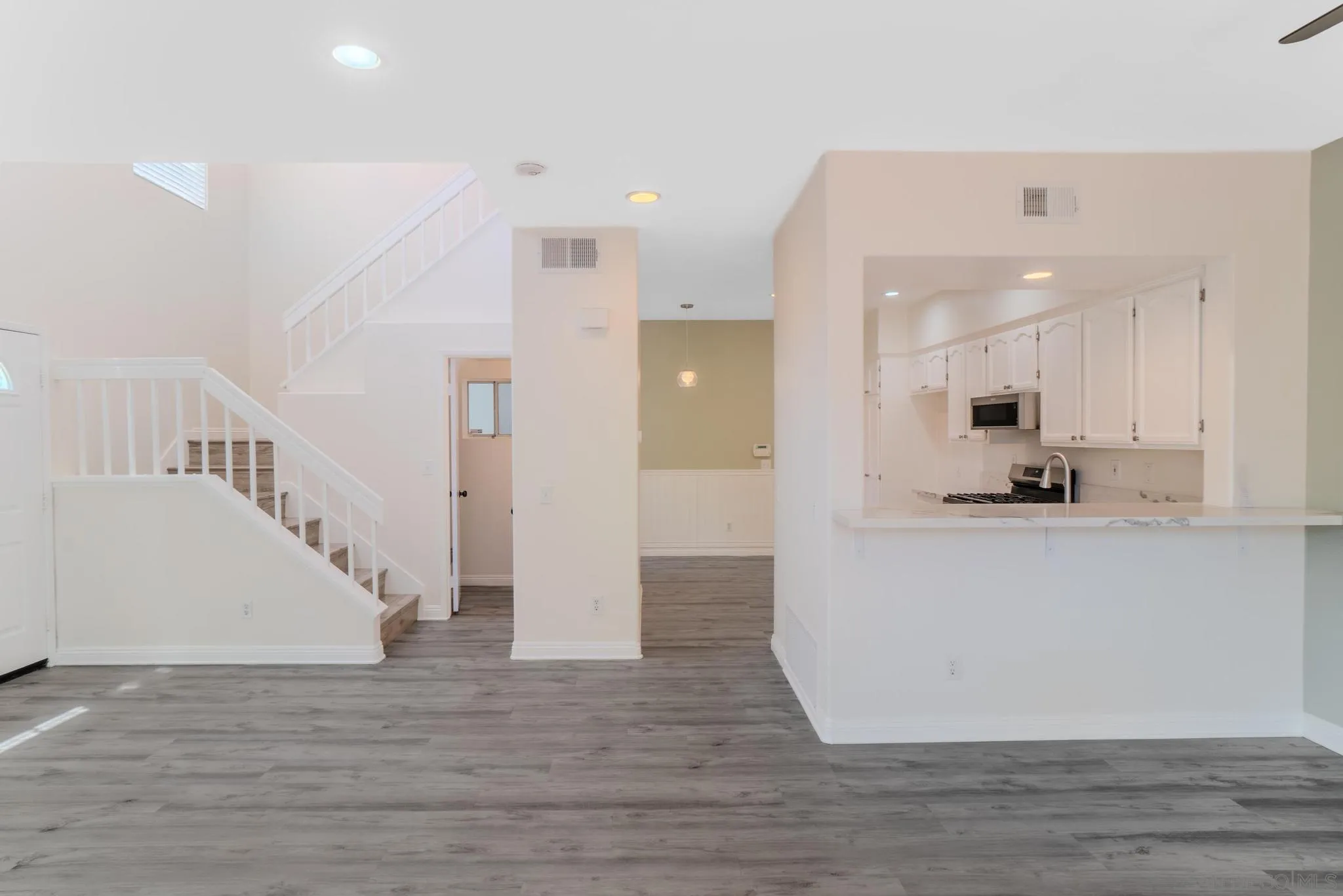 Photo #5: 240013456 Listing 