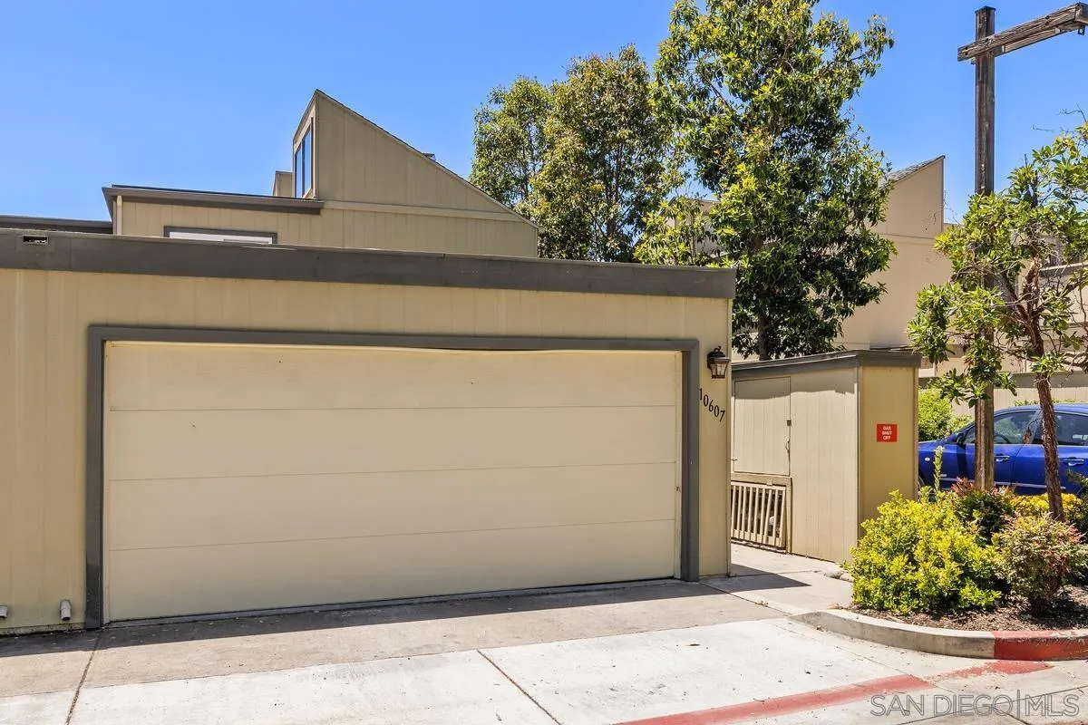 Photo #3: 240013504 Listing 