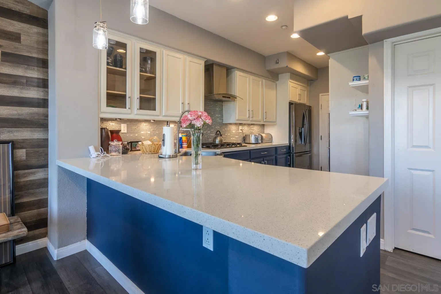 Photo #2: 240013580 Listing 