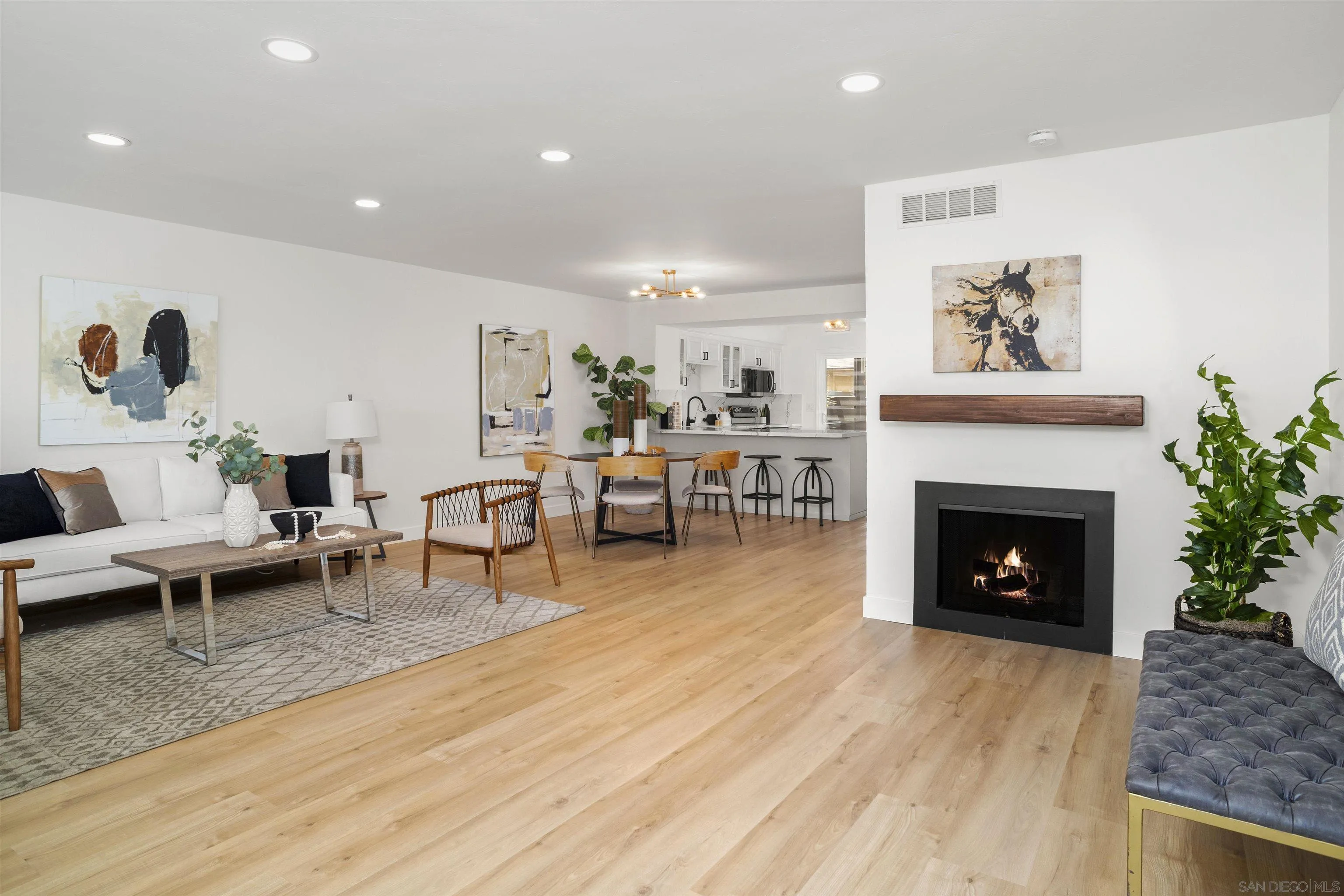 Photo #3: 240013621 Listing 