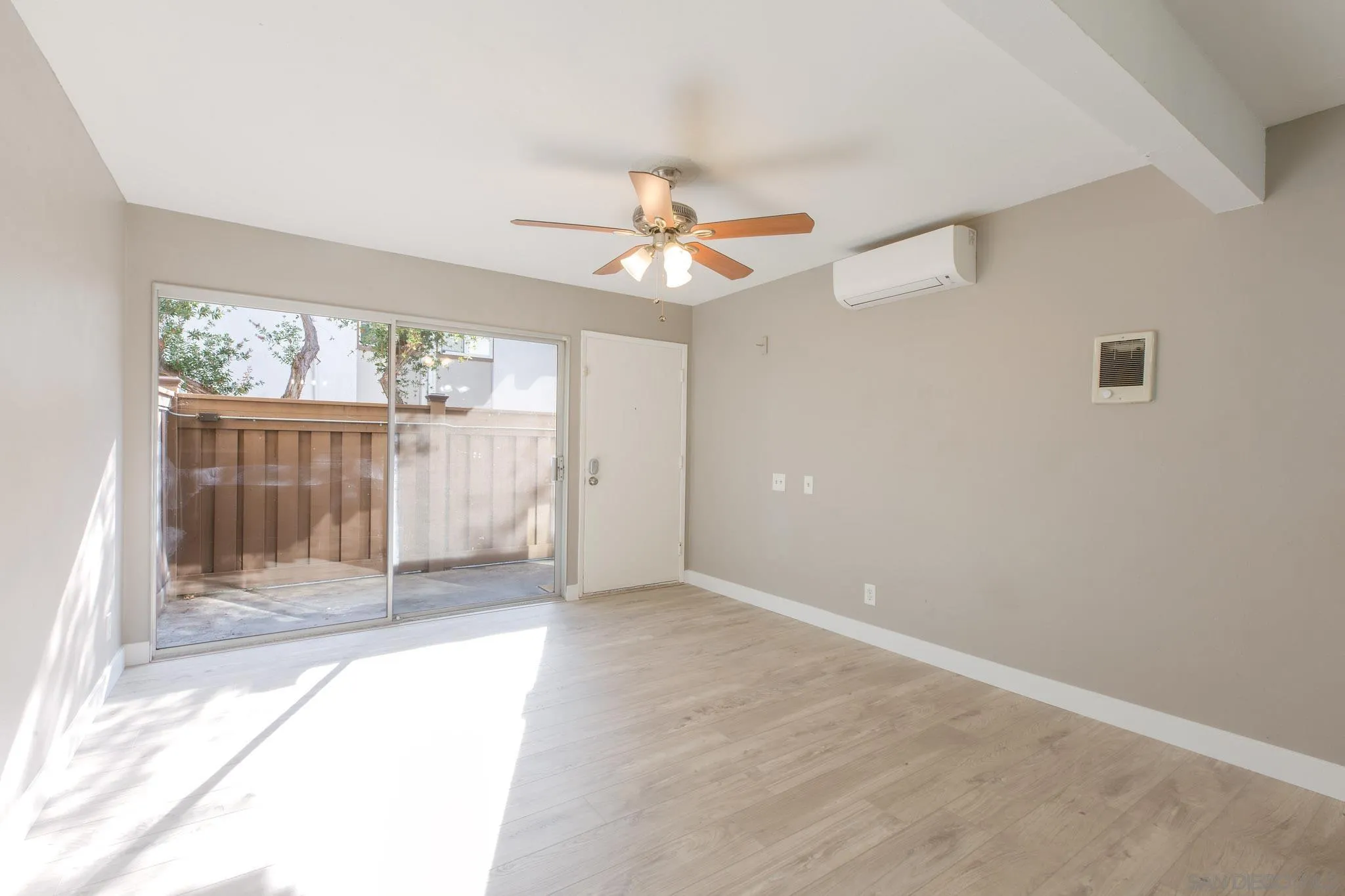 Photo #2: 240013724 Listing 