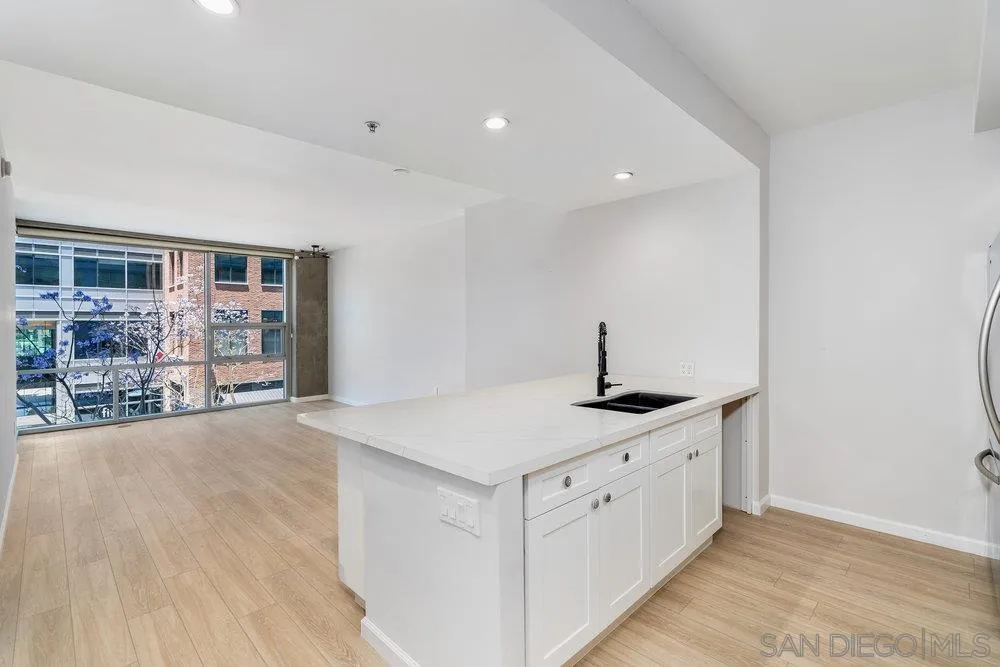 Photo #6: 240013732 Listing 