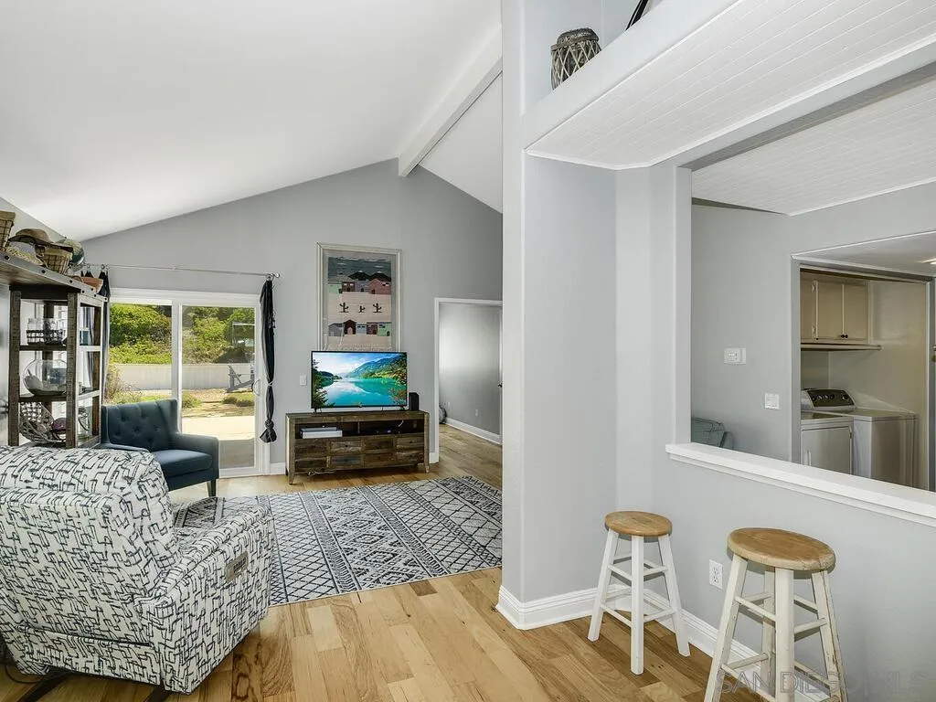 Photo #6: 240013782 Listing 