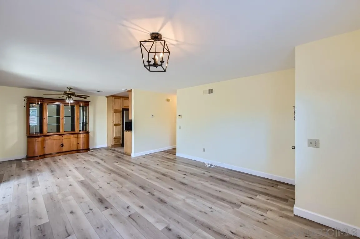 Photo #6: 240013783 Listing 