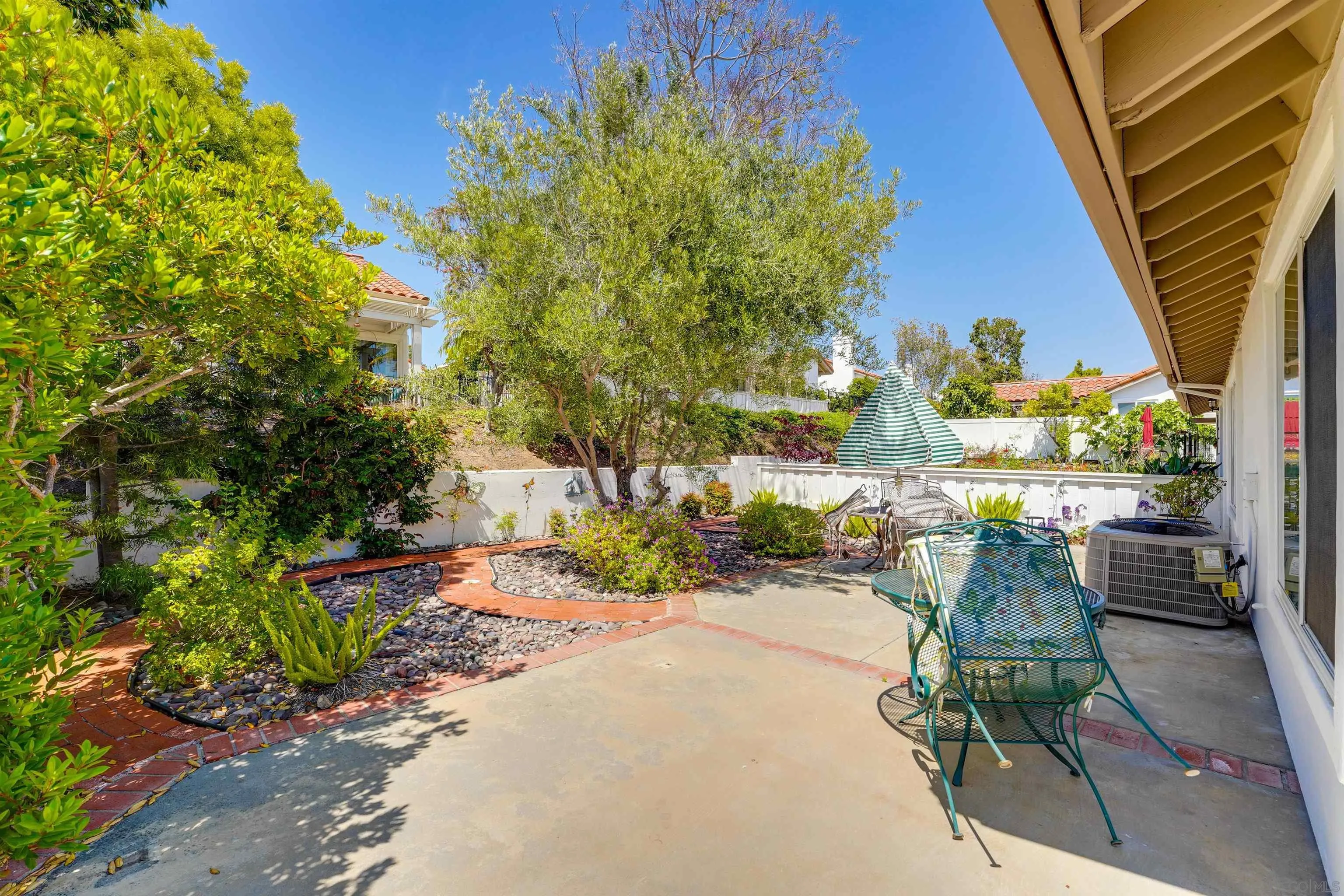 Photo #6: 240013817 Listing 