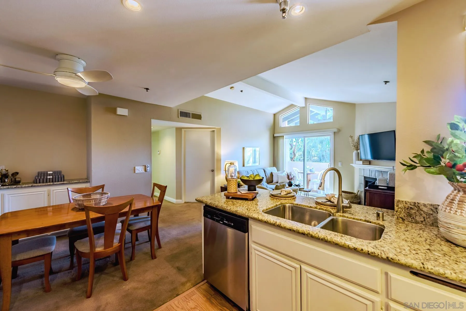 Photo #6: 240013863 Listing 