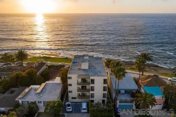 More Details about MLS # 240013882 : 457 COAST BLVD UNIT 403