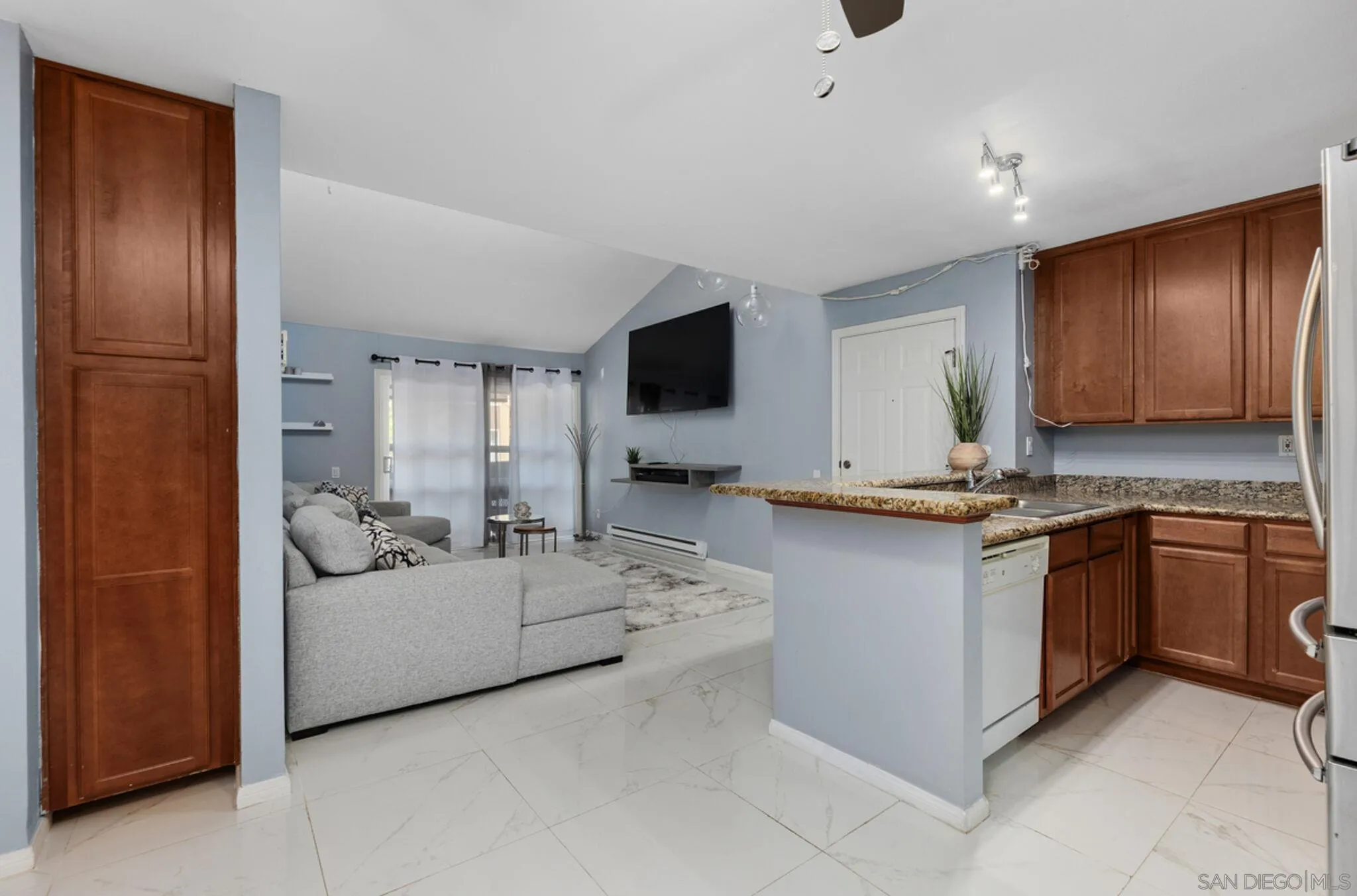 https://cdn.realtyfeed.com/cdn/127/240013894/064004bebacd361b70d99aeb8d1cab0f.webp