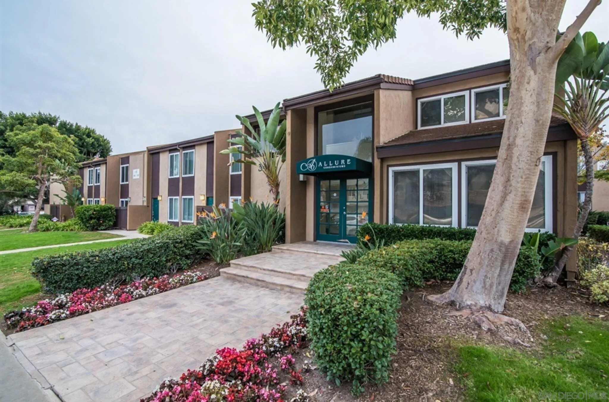 https://cdn.realtyfeed.com/cdn/127/240013894/18510c09cab2b31b424fc0b102d96491.webp
