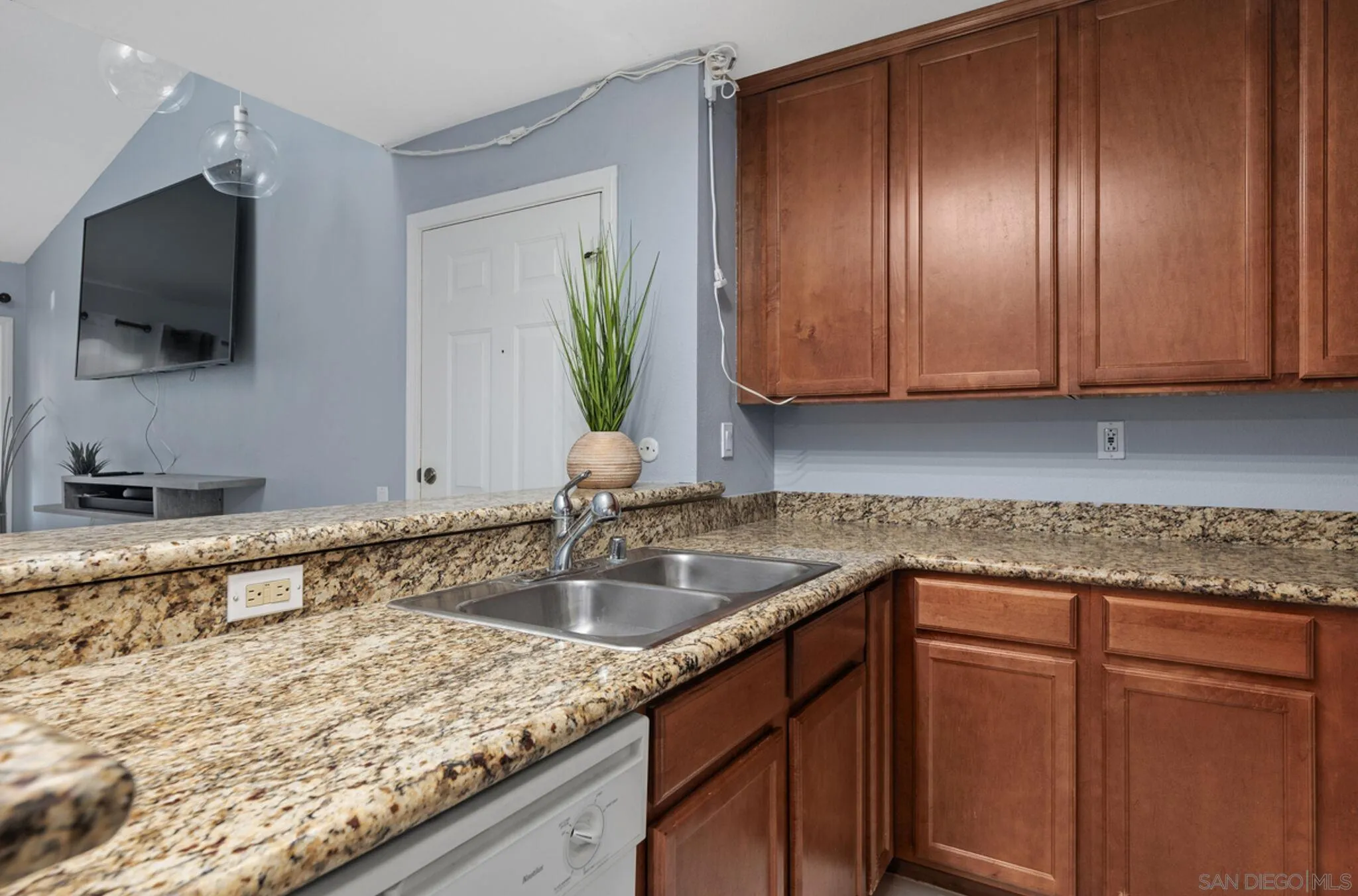 https://cdn.realtyfeed.com/cdn/127/240013894/20fad0b630a0be267e28fd45db666d1d.webp