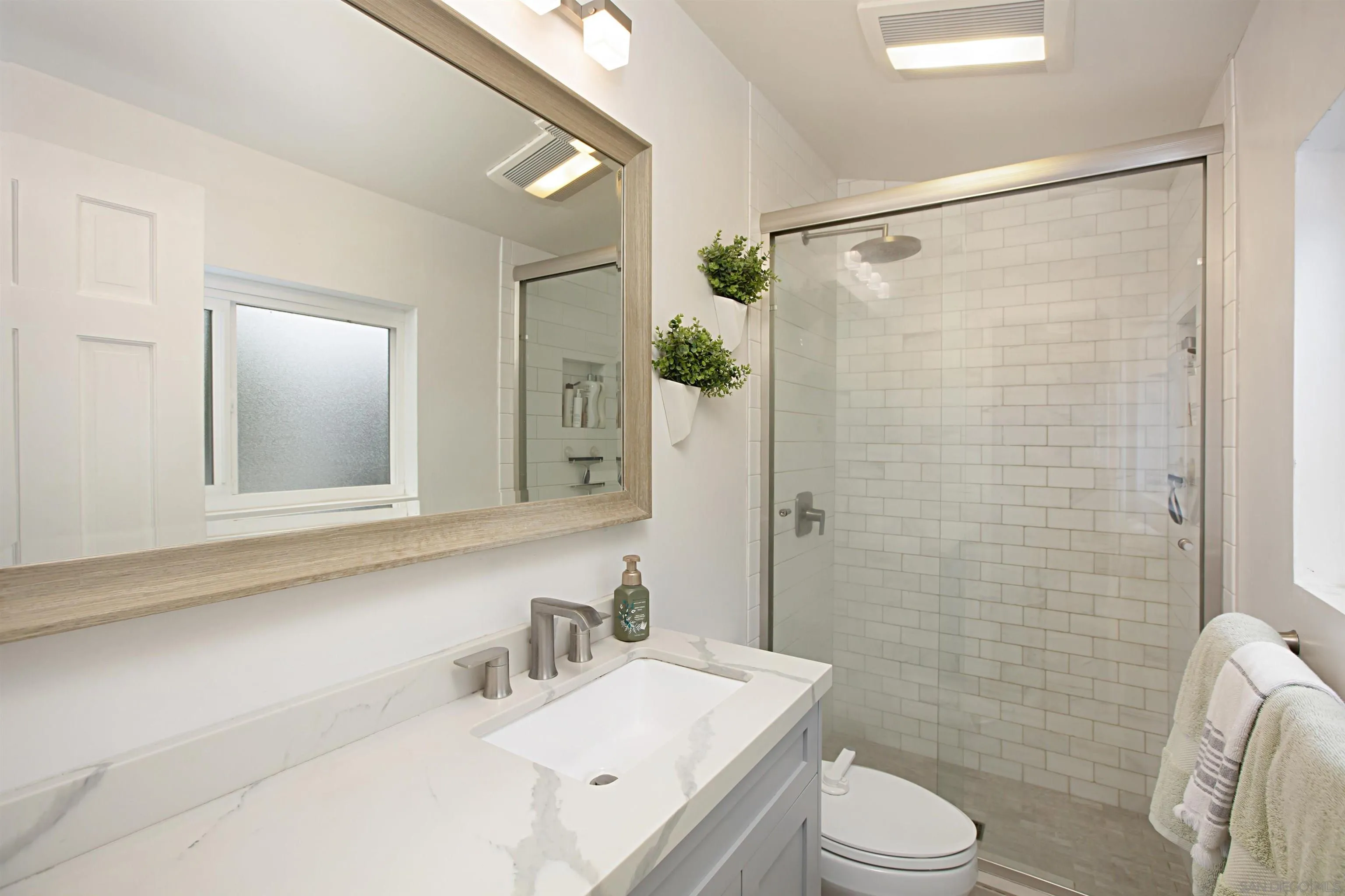 https://cdn.realtyfeed.com/cdn/127/240014207/2ad82a84fc2ad4f1fd66ab89a97e5d9c.webp