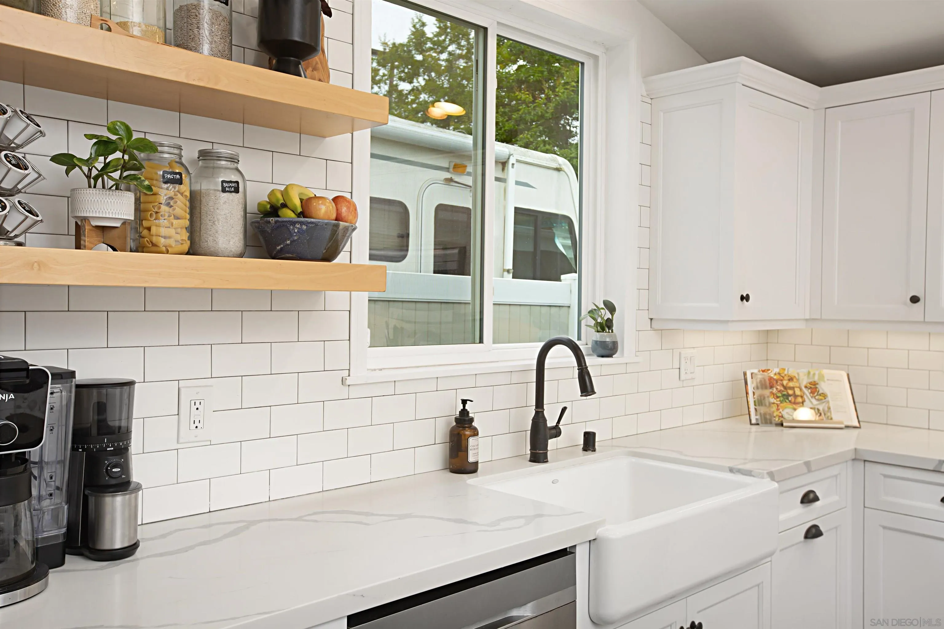 https://cdn.realtyfeed.com/cdn/127/240014207/57f0f1e34baf7c66c02421fb36861613.webp