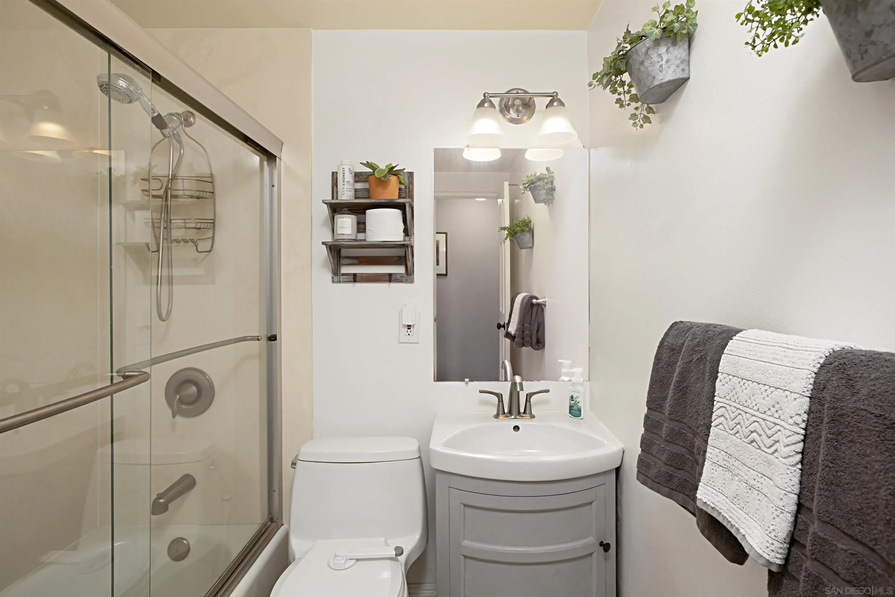 https://cdn.realtyfeed.com/cdn/127/240014207/ea92b3c2f928baa28525b647294af861.webp