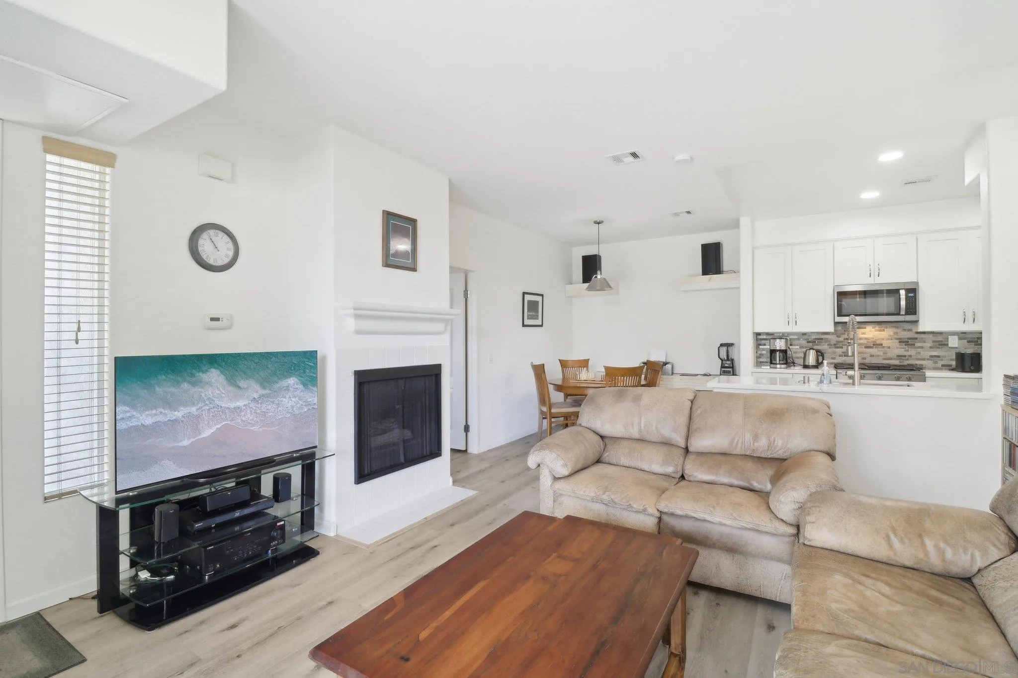 Photo #2: 240014390 Listing 