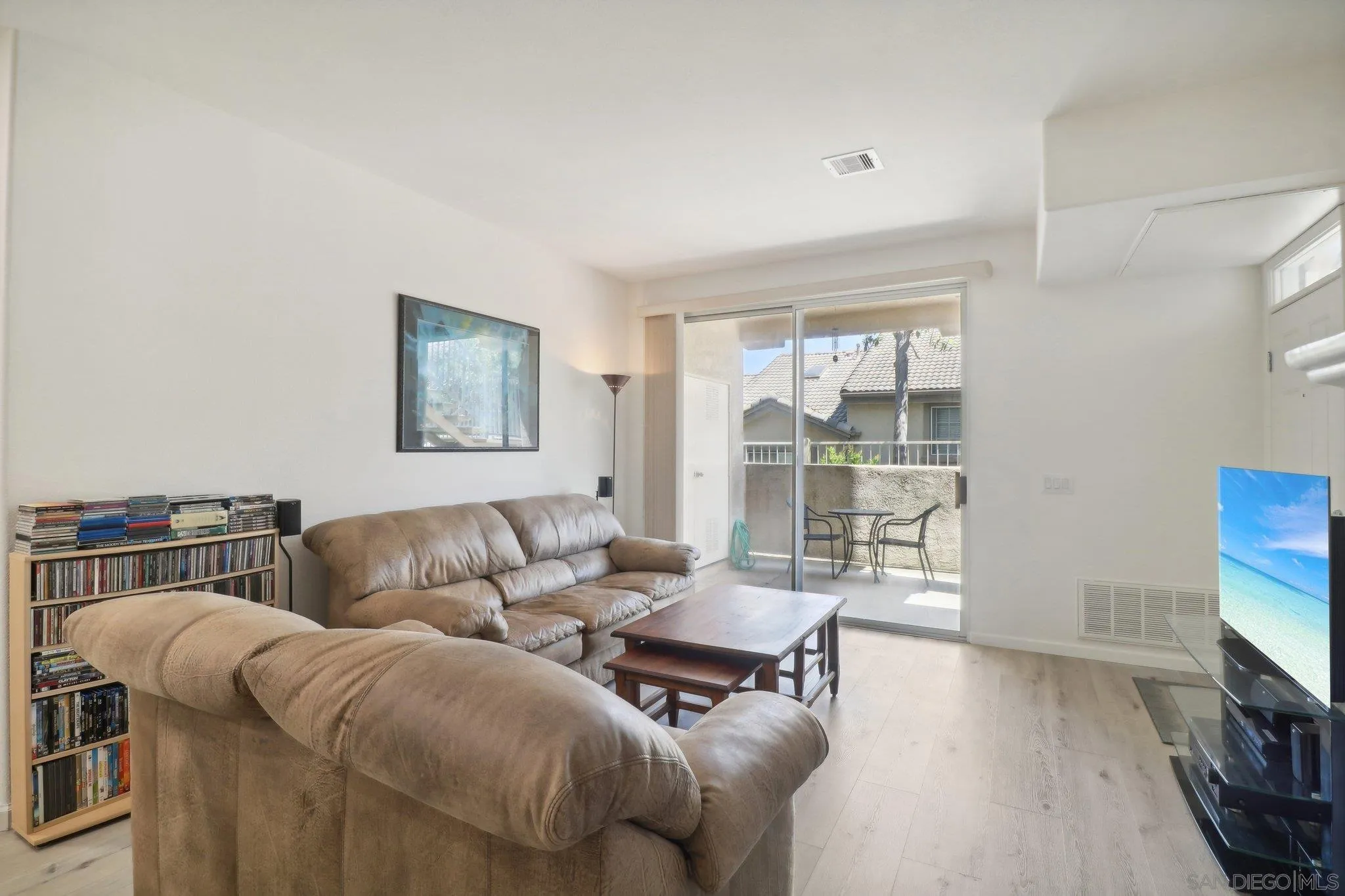Photo #3: 240014390 Listing 