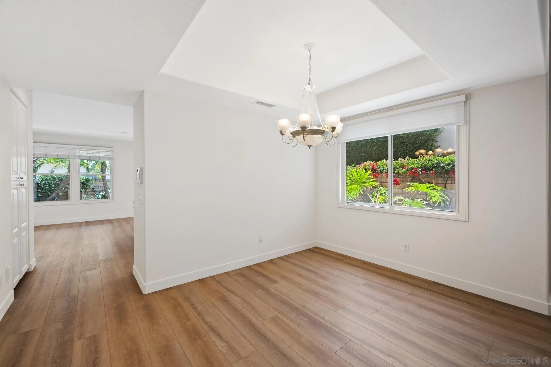 Photo #5: 240014515 Listing 